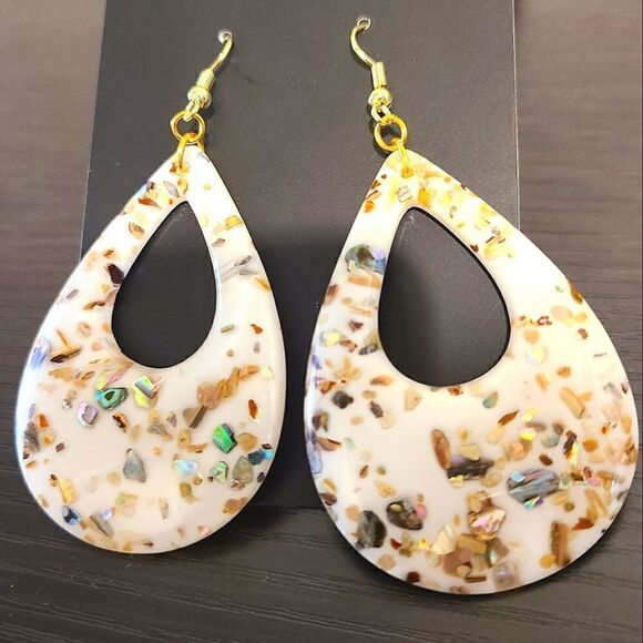 New White Acrylic Crushed Shell Teardrop Earrings - Picture 1 of 3